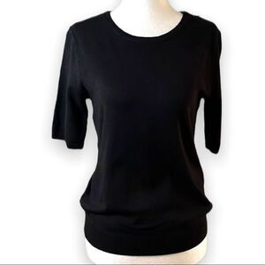 H&m short sleeve crewneck lightweight sweater top. Black w/ ribbed hemline. SZ S
